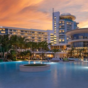 Pier Sixty-Six Hotel&Marina